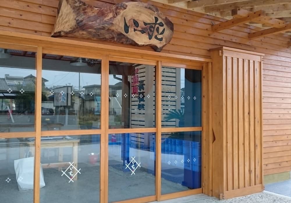 いーすと様 店舗エントランス看板
